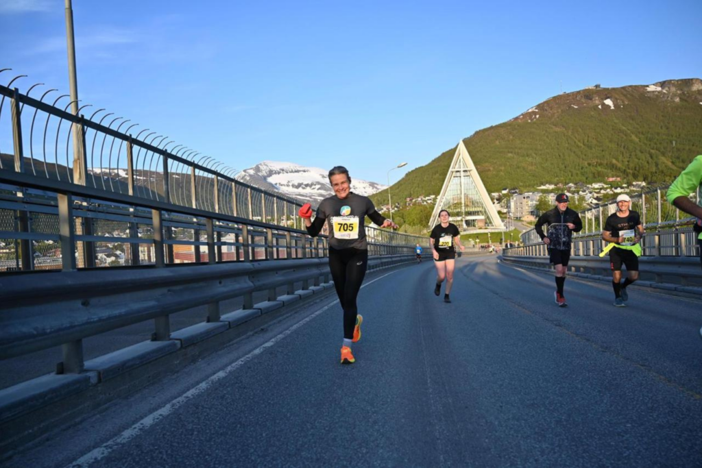 Sua primeira maratona na corrida sol da meia noite Trønsø